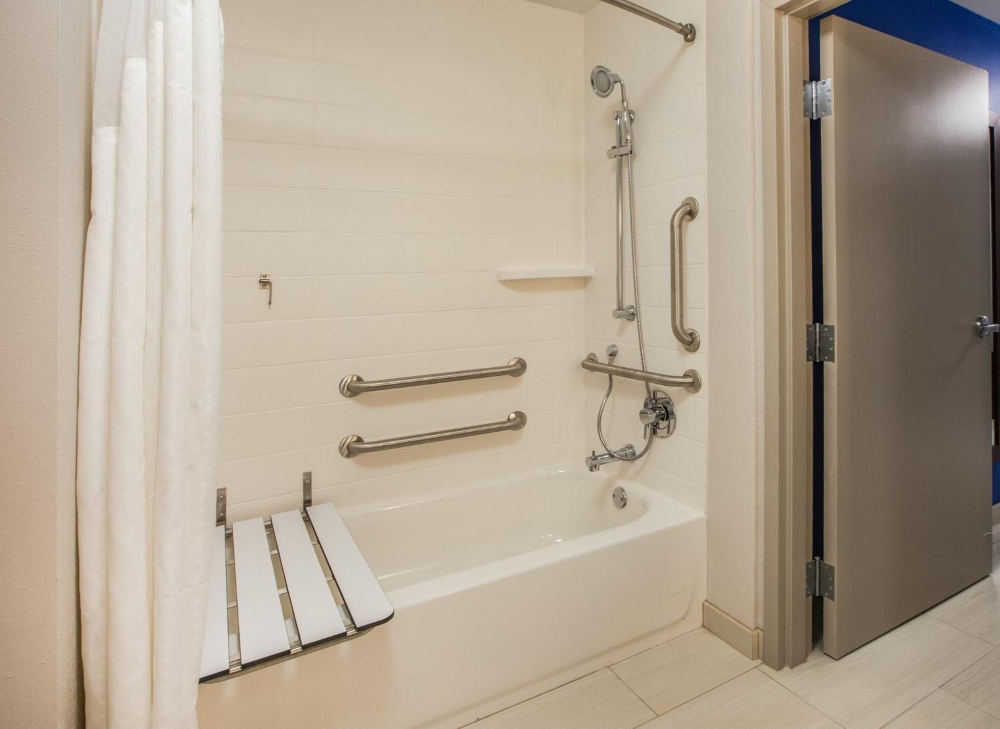 Holiday Inn Express & Suites Haltom City - Ft. Worth By Ihg Eksteriør bilde